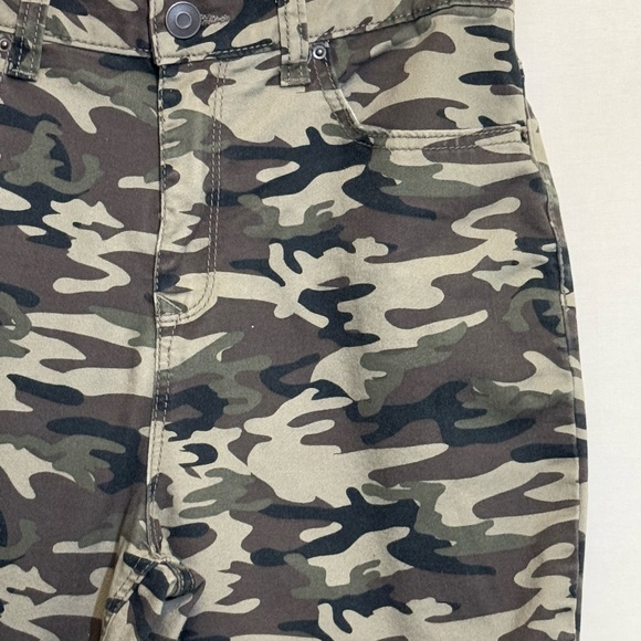 B-175 No Boundaries Cream Brown & Black Camo High Rise Skinny Jeans‎ Size 13 - Picture 5 of 14